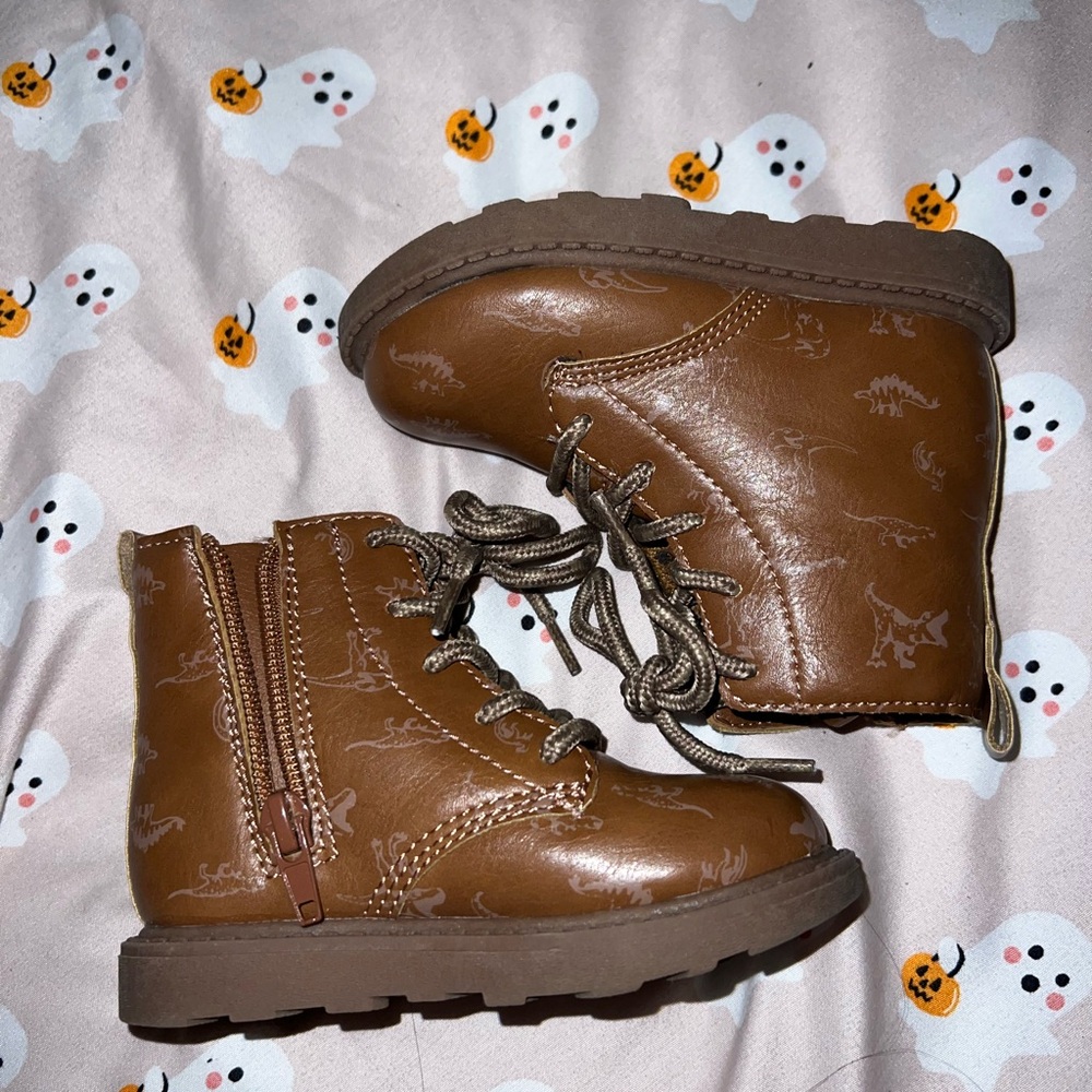 Carter’s brown ankle boots with dinosaurs size 6T for boys